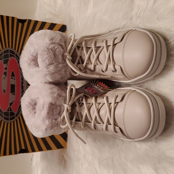 Skechers Roadies-Top It Off Laceup Combat Boots Fur Ankle Lug Heel White Size 10 - Picture 4 of 9